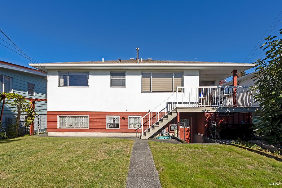 2716 E 49th Avenue Vancouver, BC - 1