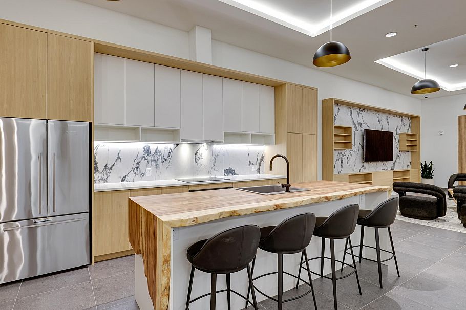 564 422 E 3rd Street North Vancouver, BC - 24