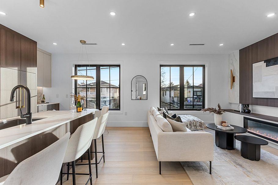 544 E 46th Avenue Vancouver, BC - 4