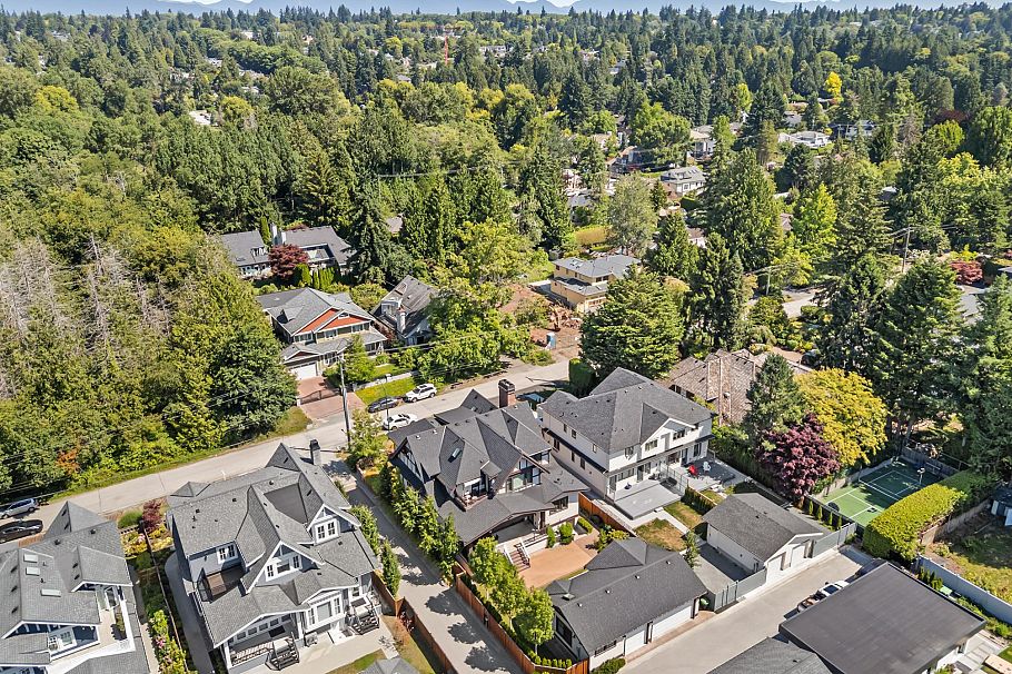 3838 W 50th Avenue Vancouver, BC - 4