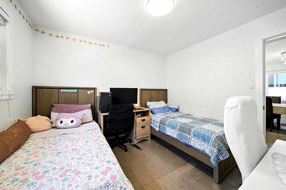 2545 E 43rd Avenue Vancouver, BC - 7