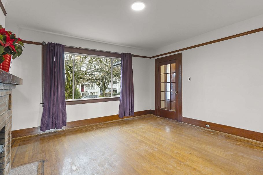 3056 W 6th Avenue Vancouver, BC - 7