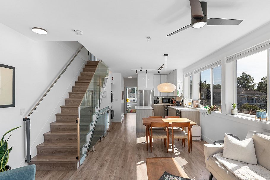 2286 E 33rd Avenue Vancouver, BC - 2