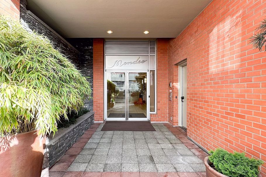 411 3811 Hastings Street Burnaby, BC - 3