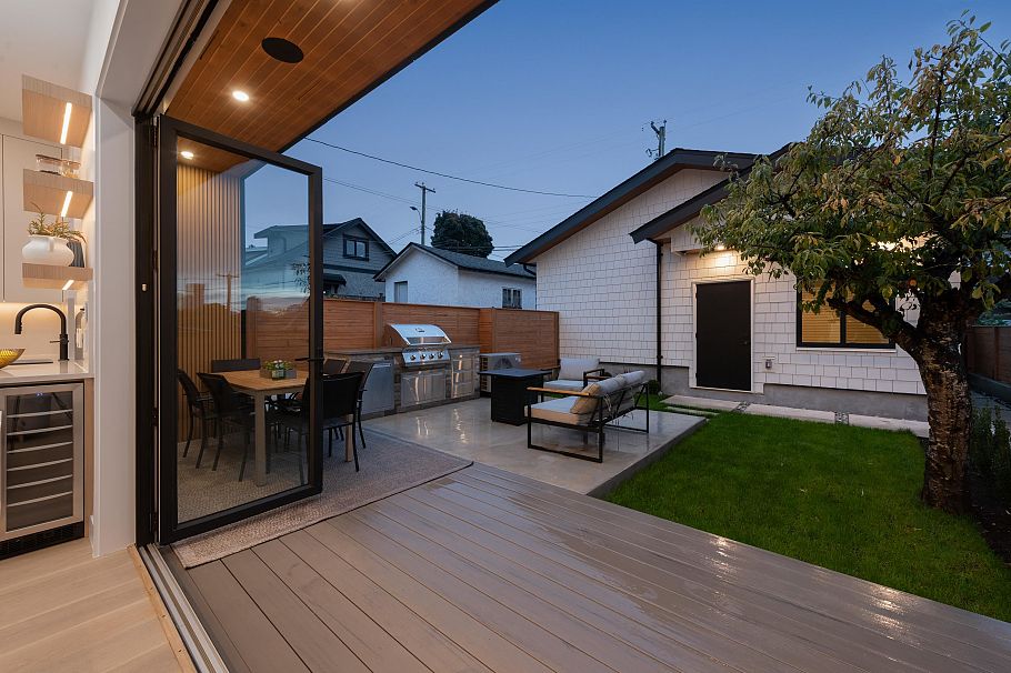 2 312 E 37th Avenue Vancouver, BC - 5