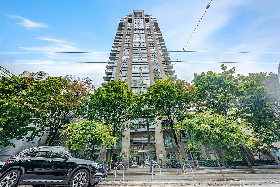 2104 928 Richards Street Vancouver, BC - 1