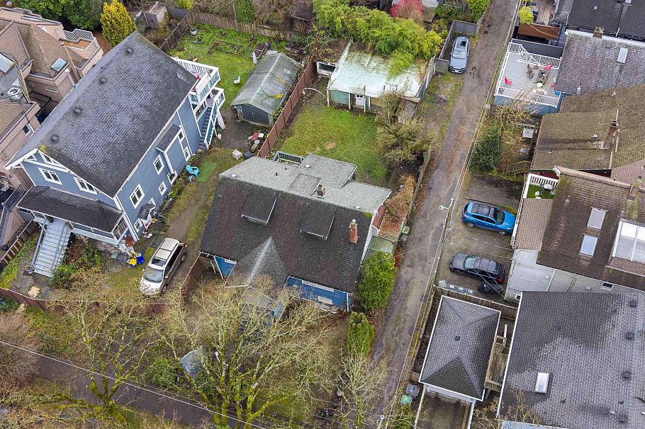 3056 W 6th Avenue Vancouver, BC - 35