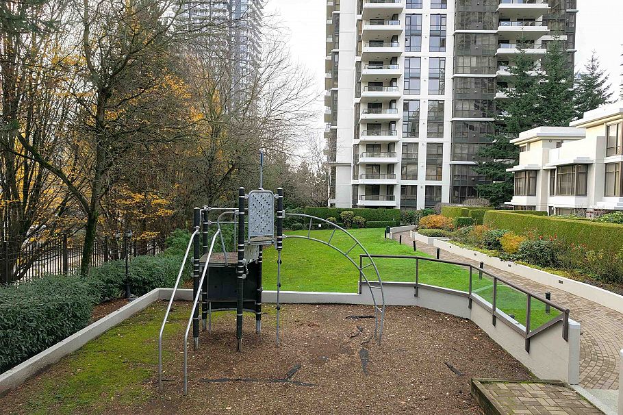 TH16 2089 Rosser Avenue Burnaby, BC - 29