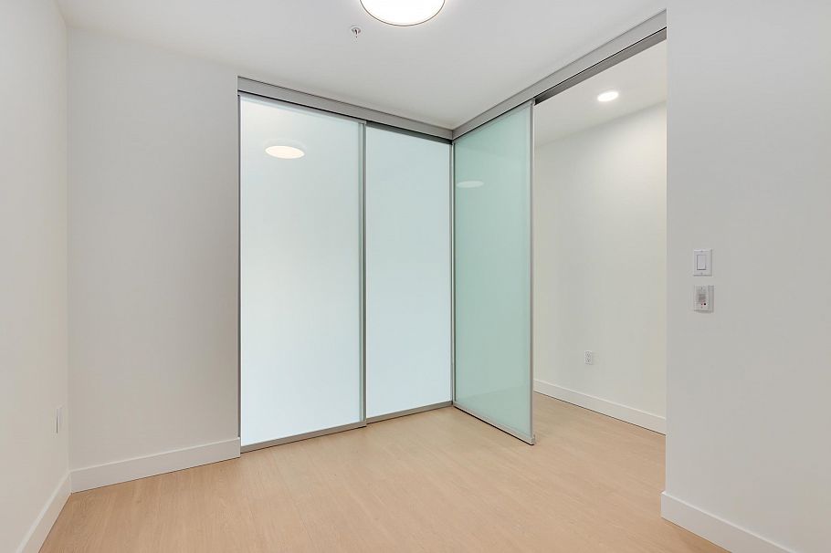 564 422 E 3rd Street North Vancouver, BC - 11