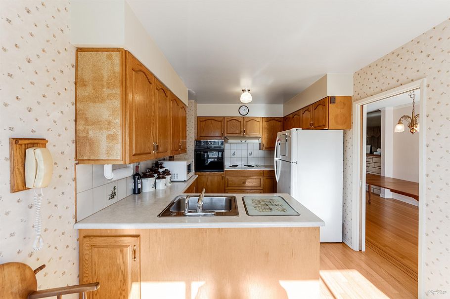 2716 E 49th Avenue Vancouver, BC - 10