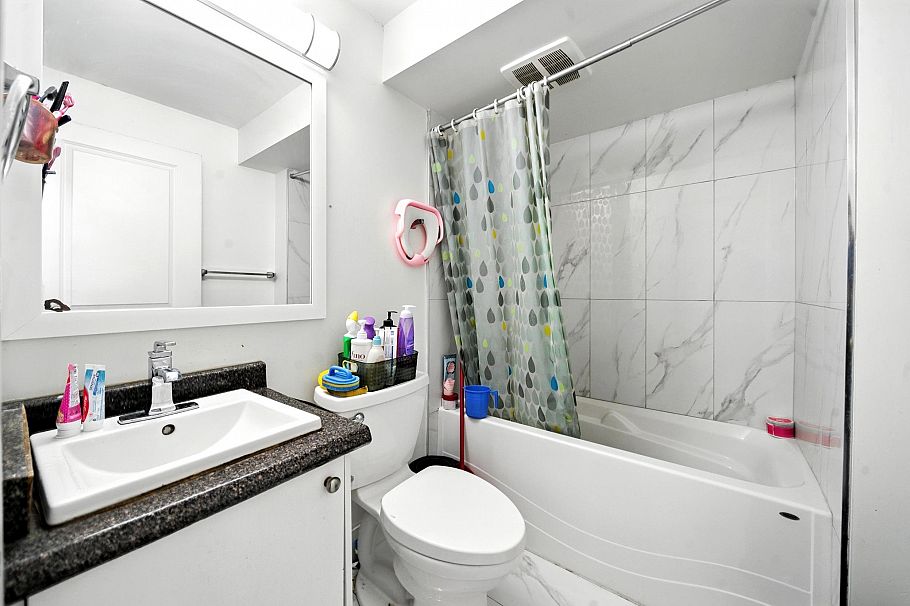 2545 E 43rd Avenue Vancouver, BC - 27