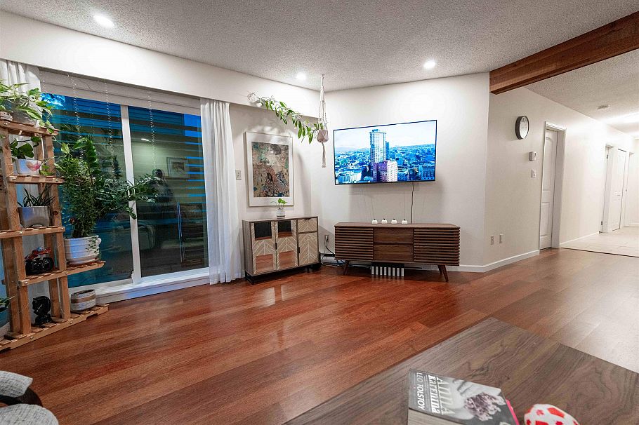 112 1274 Barclay Street Vancouver, BC - 4