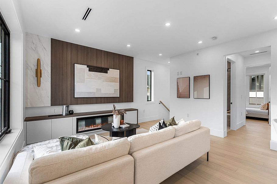 544 E 46th Avenue Vancouver, BC - 8