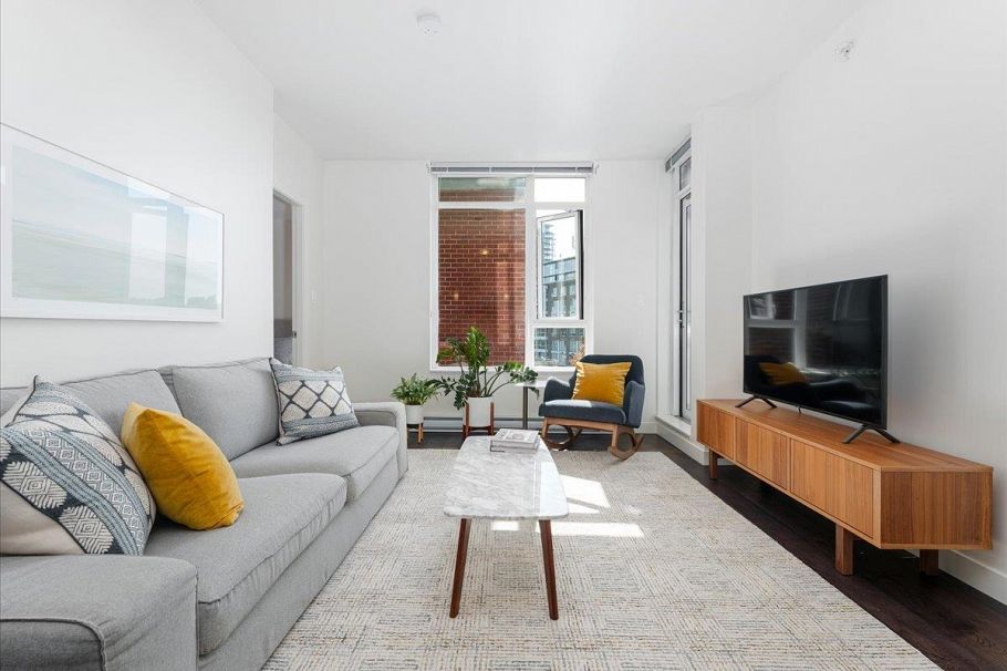 601 2321 Scotia Street Vancouver, BC - 4