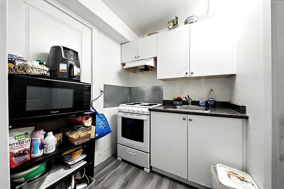 2545 E 43rd Avenue Vancouver, BC - 24