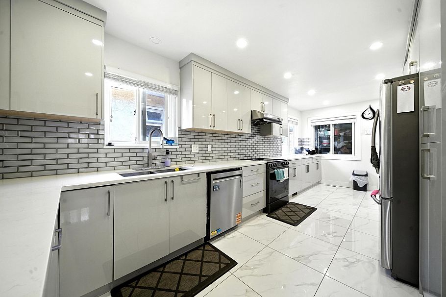 2545 E 43rd Avenue Vancouver, BC - 15