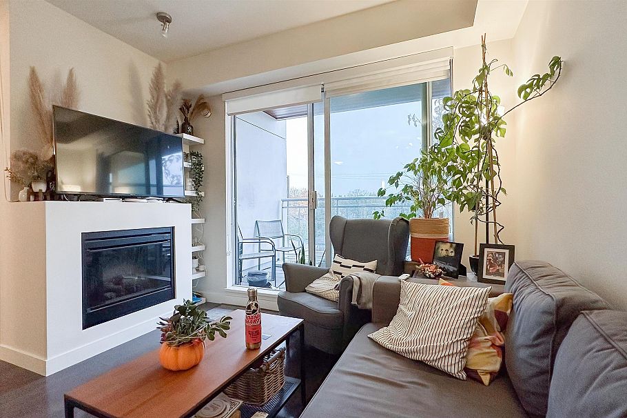 301 3333 Main Street Vancouver, BC - 5