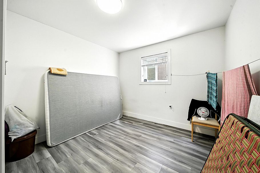 2545 E 43rd Avenue Vancouver, BC - 32