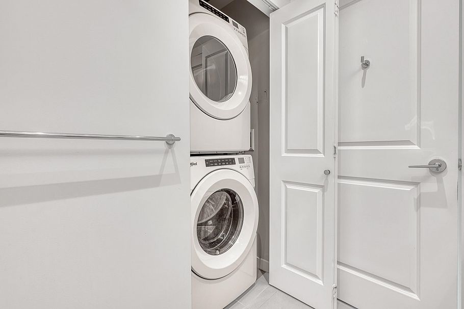 205 2651 Library Lane North Vancouver, BC - 12