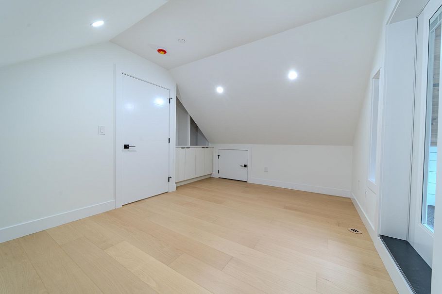 1 3576 E Pender Street Vancouver, BC - 28