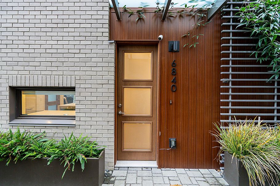 6840 Oak Street Vancouver, BC - 2