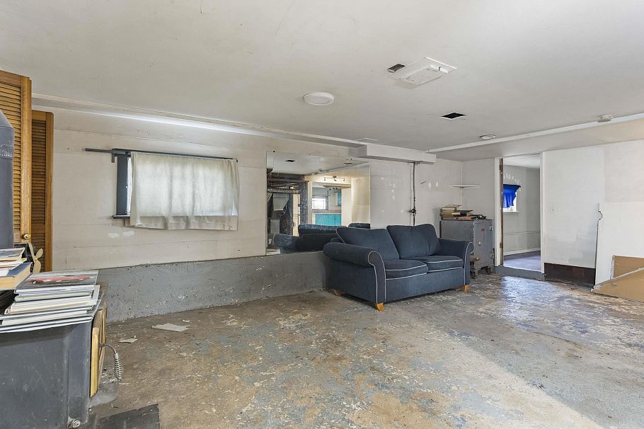 3056 W 6th Avenue Vancouver, BC - 25