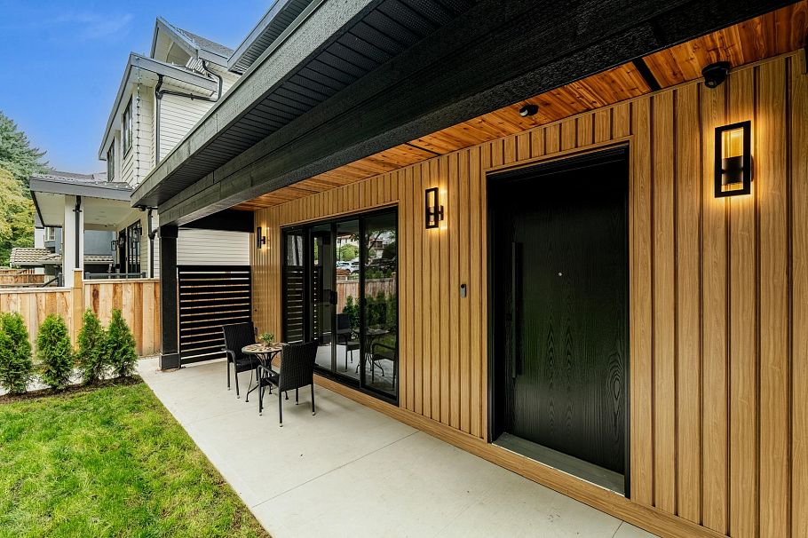 1 3576 E Pender Street Vancouver, BC - 3