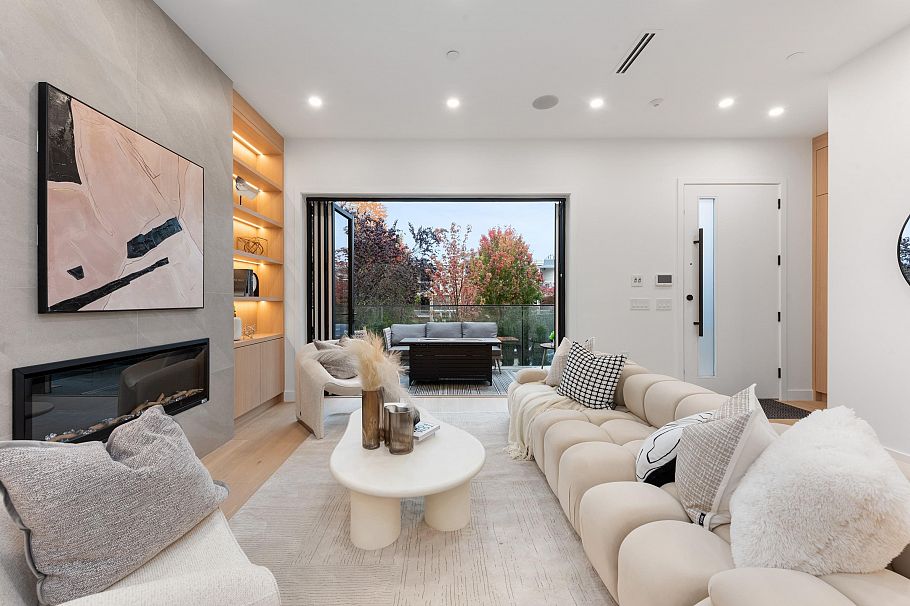 1 312 E 37 Avenue Vancouver, BC - 5