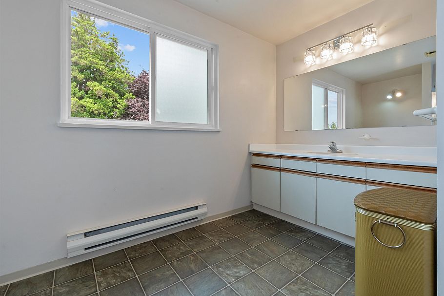 1945 W 45th Avenue Vancouver, BC - 15