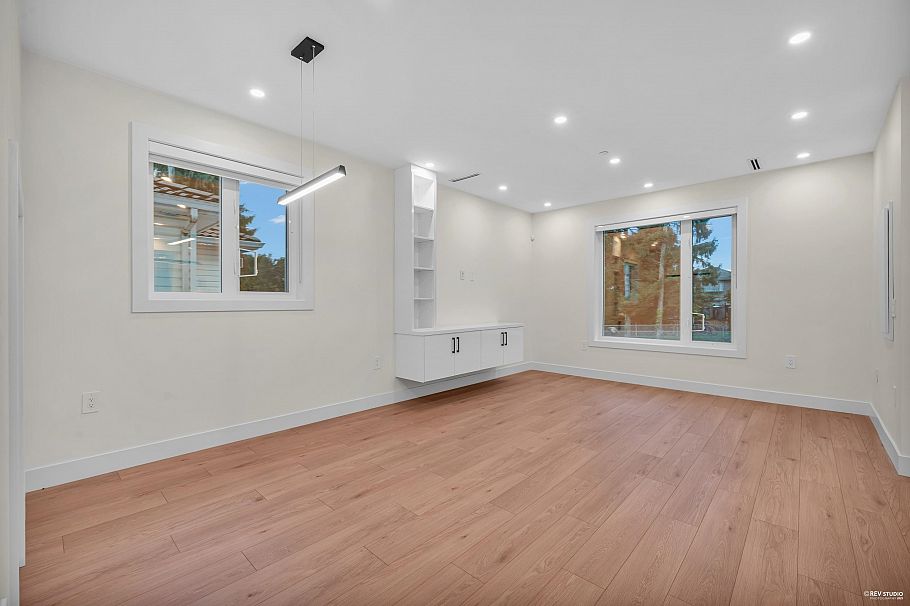 1 3090 Vanness Avenue Vancouver, BC - 2