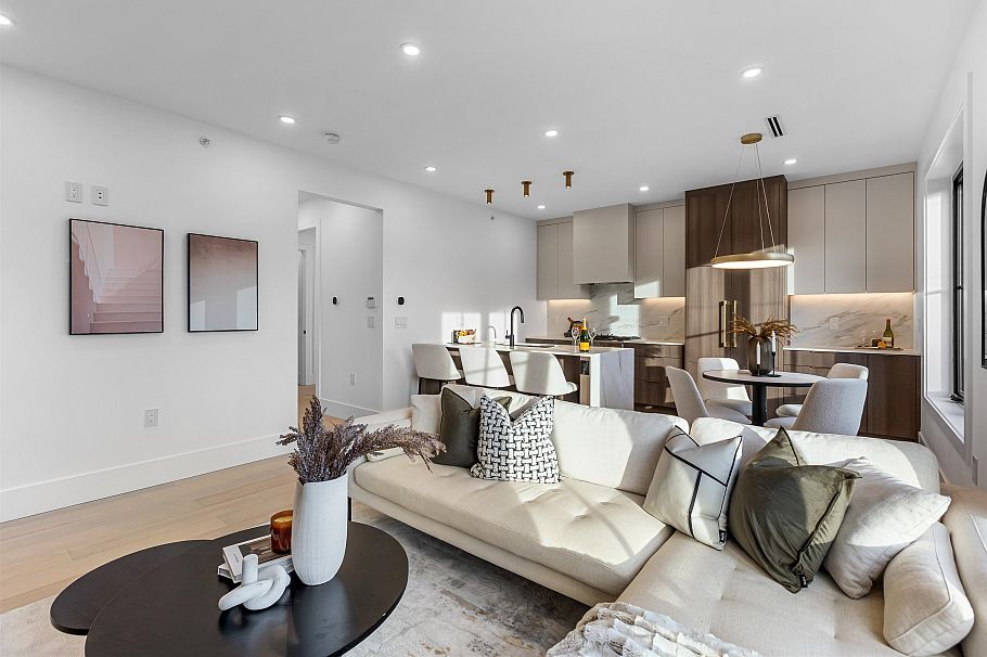 544 E 46th Avenue Vancouver, BC - 3