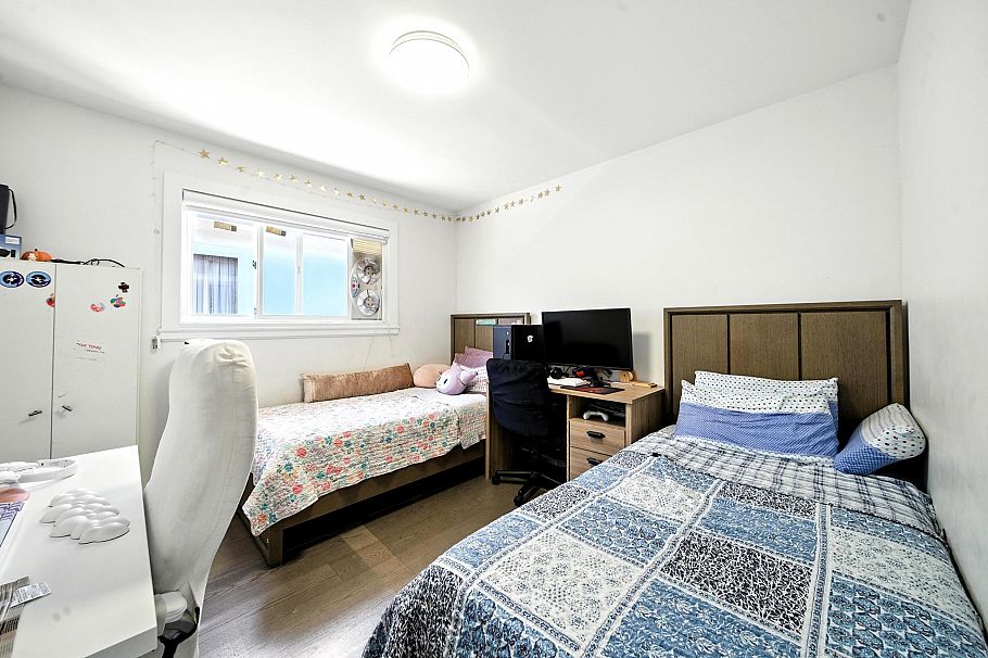 2545 E 43rd Avenue Vancouver, BC - 6