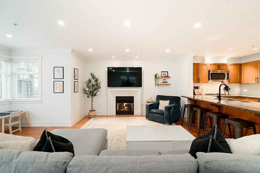 2460 Sasamat Street Vancouver, BC - 2