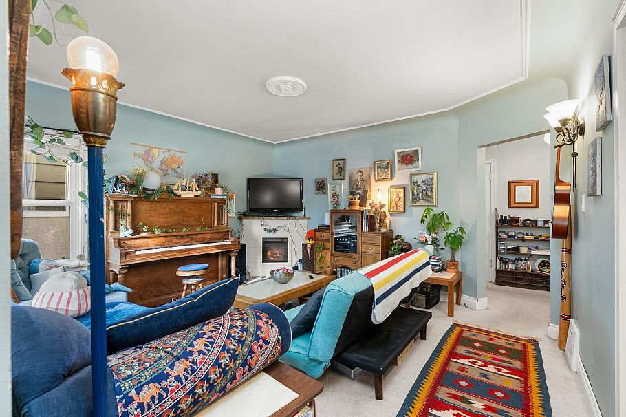 831 E 38th Avenue Vancouver, BC - 3