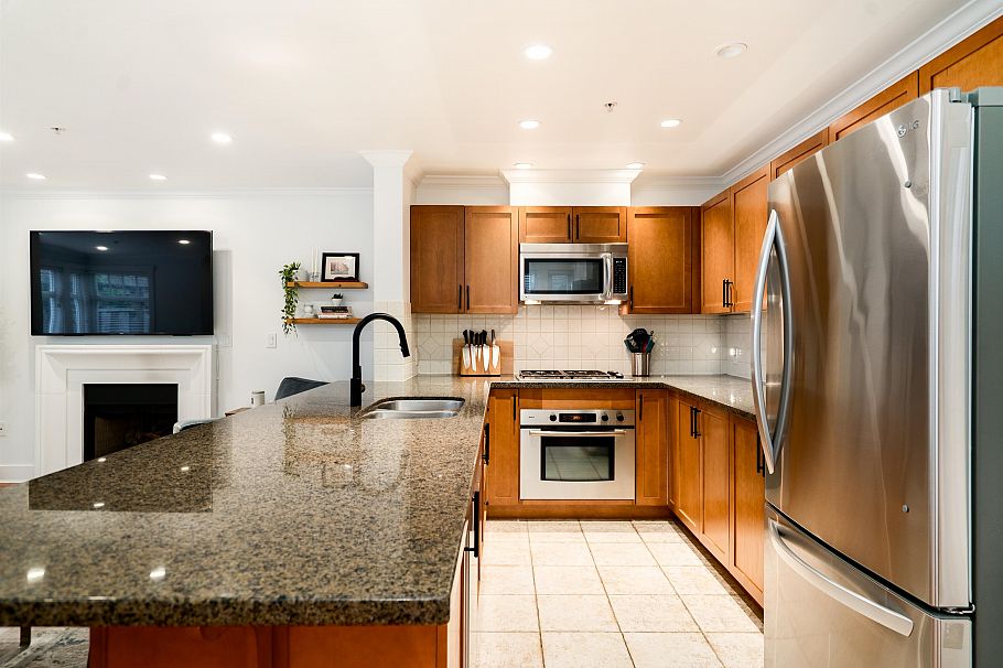 2460 Sasamat Street Vancouver, BC - 8