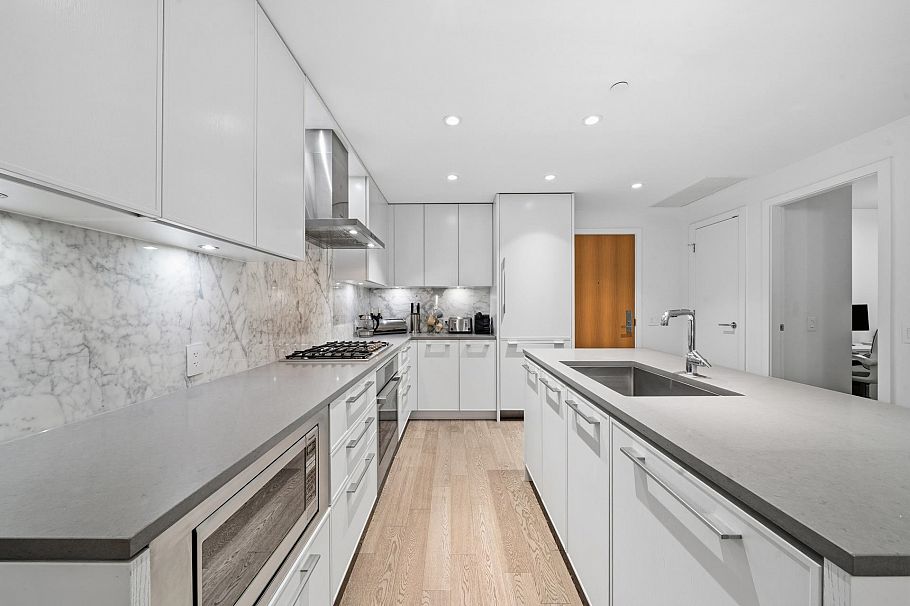 201 3220 Connaught Crescent North Vancouver, BC - 6