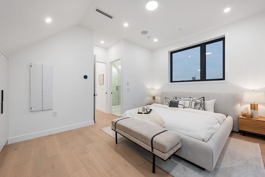 1 312 E 37 Avenue Vancouver, BC - 29