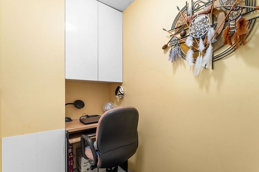 301 106 W Kings Road North Vancouver, BC - 20