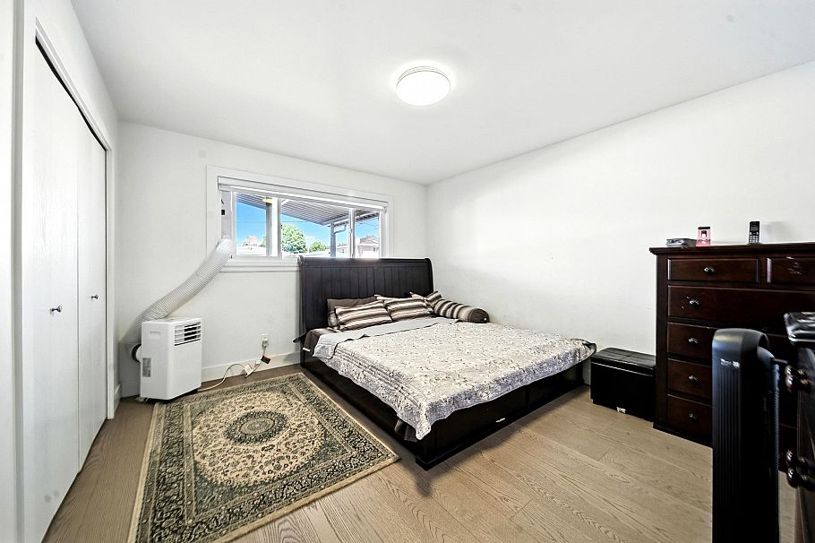 2545 E 43rd Avenue Vancouver, BC - 11