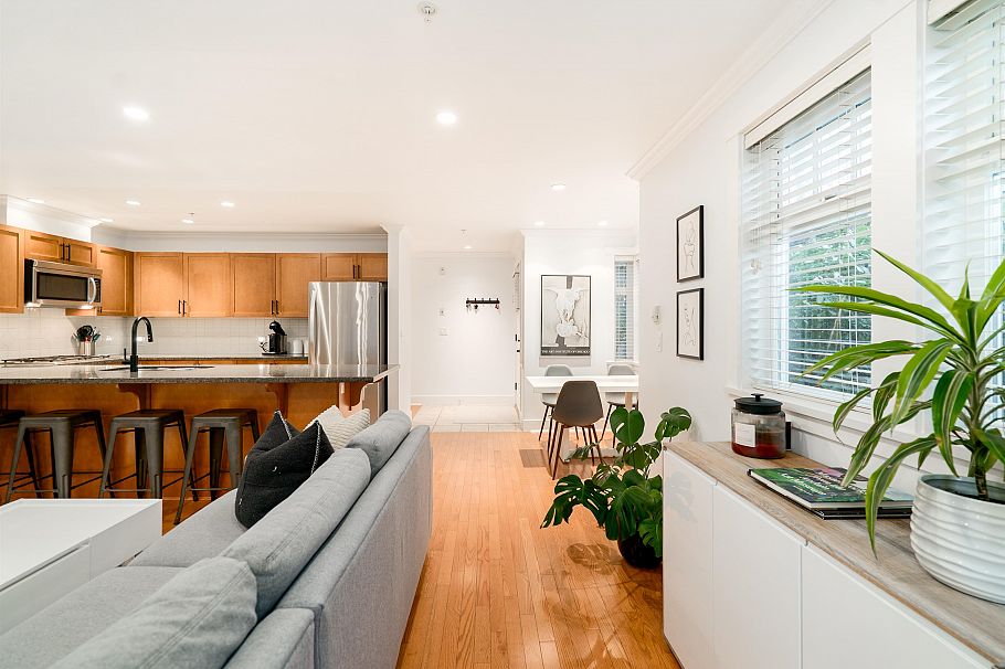 2460 Sasamat Street Vancouver, BC - 11