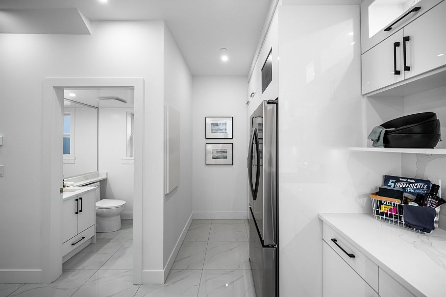 2076 E 50th Avenue Vancouver, BC - 6