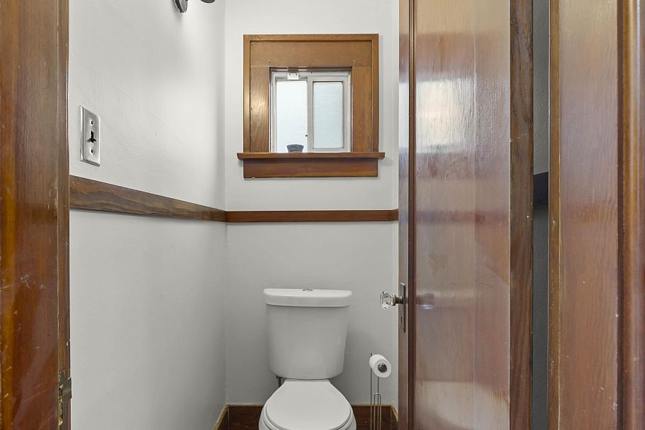 3056 W 6th Avenue Vancouver, BC - 20