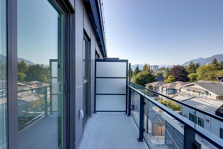 564 422 E 3rd Street North Vancouver, BC - 16