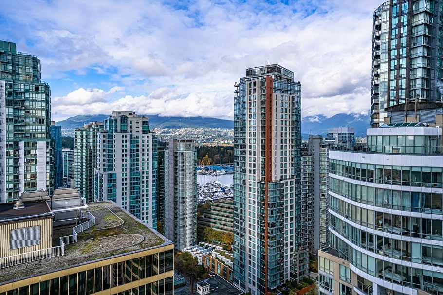 2705 1151 W Georgia Street Vancouver, BC - 27