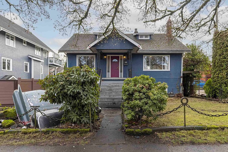3056 W 6th Avenue Vancouver, BC - 3