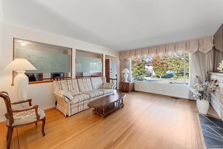 2716 E 49th Avenue Vancouver, BC - 7