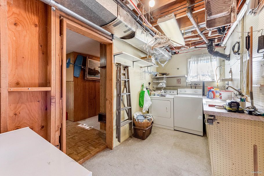 2716 E 49th Avenue Vancouver, BC - 23