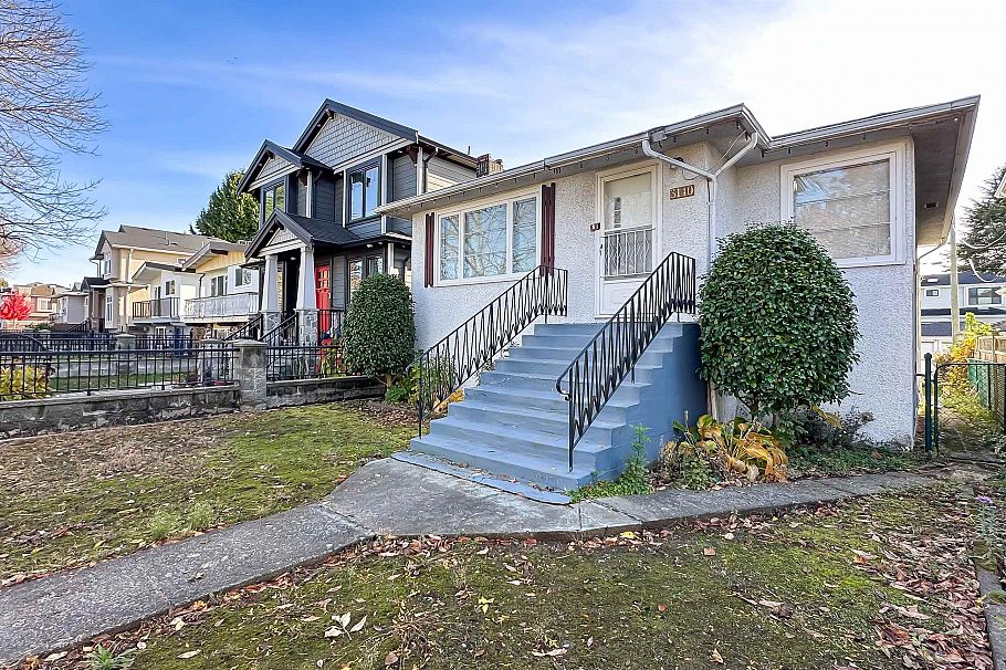 3140 E 52nd Avenue Vancouver, BC - 1