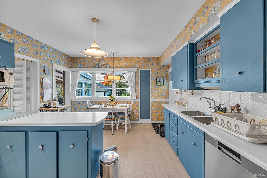 2225 W 22nd Avenue Vancouver, BC - 12