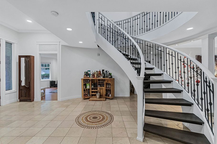 1219 Arborlynn Drive North Vancouver, BC - 12